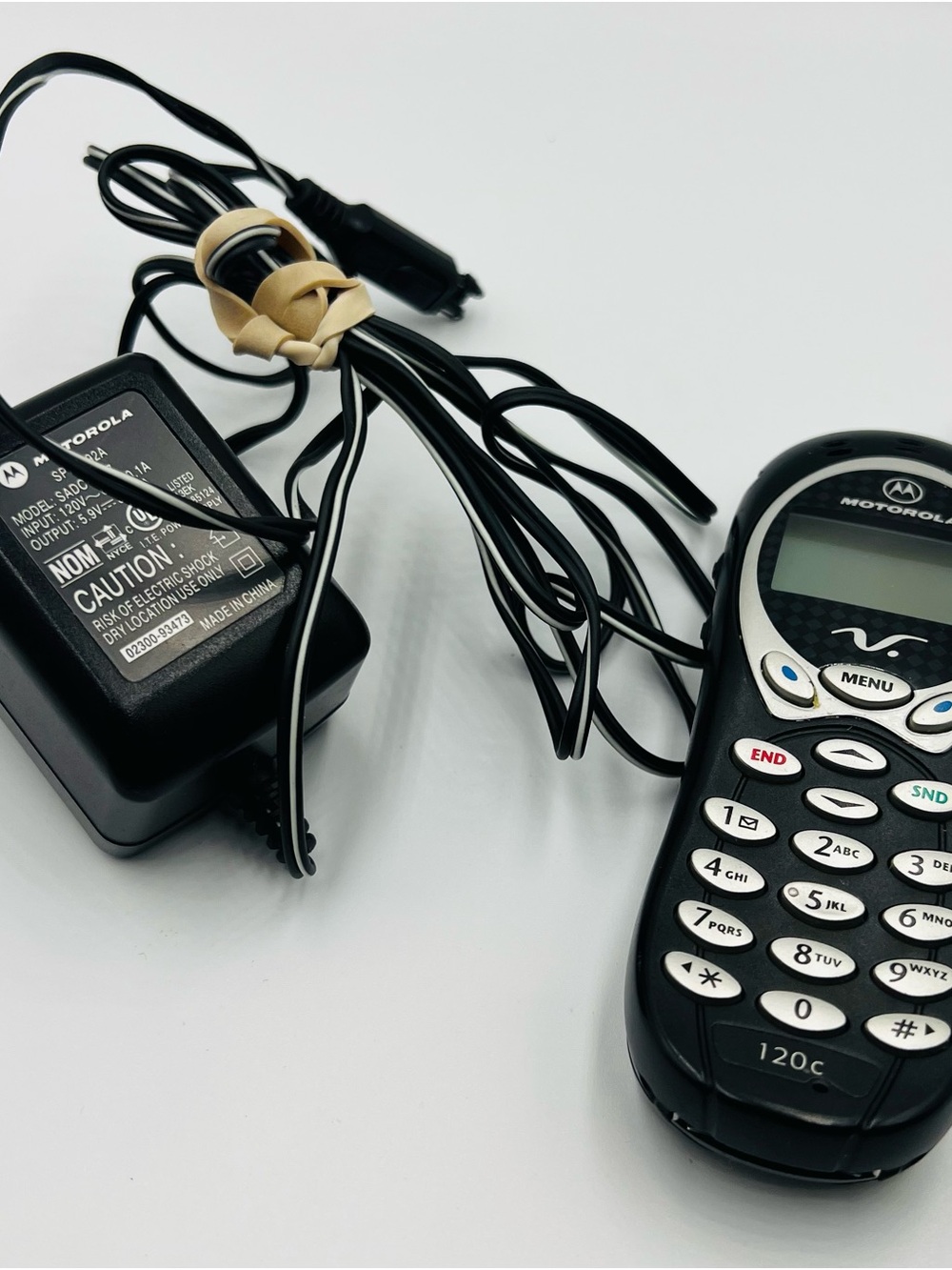 Motorola 120c Black Mobile Phone with Charger